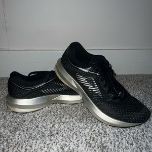 Brooks Levitate Shoes